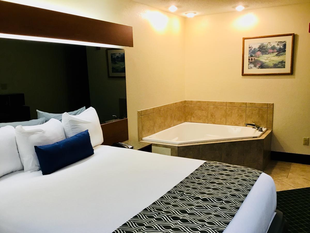 Microtel & By Wyndham Augusta/riverwatch Hotel 3*